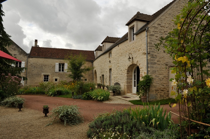 house-bed-and-breakfast-burgundy