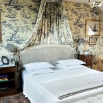 romantic-room-guesthouse-burgundy