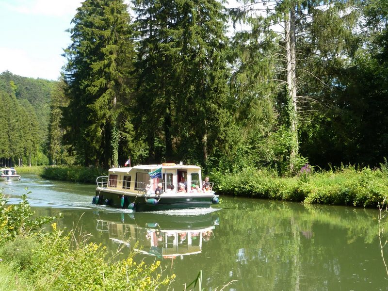 guesthouse-burgundy-canal