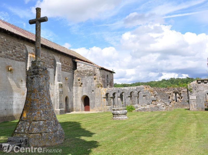 church-avallon-guests-accommodation-burgundy